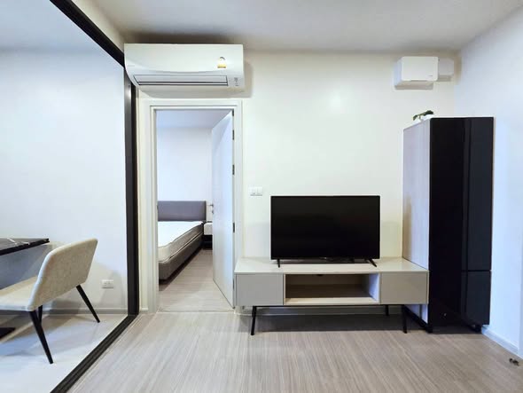 bedroom and room interior of Quintara Treehaus Sukhumvit 42
