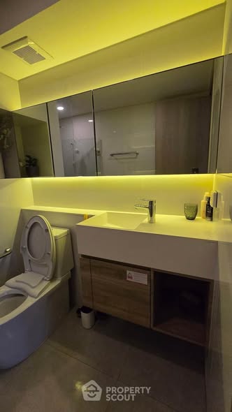 bathroom of Ramada by Wyndham Bangkok Sukhumvit 87
