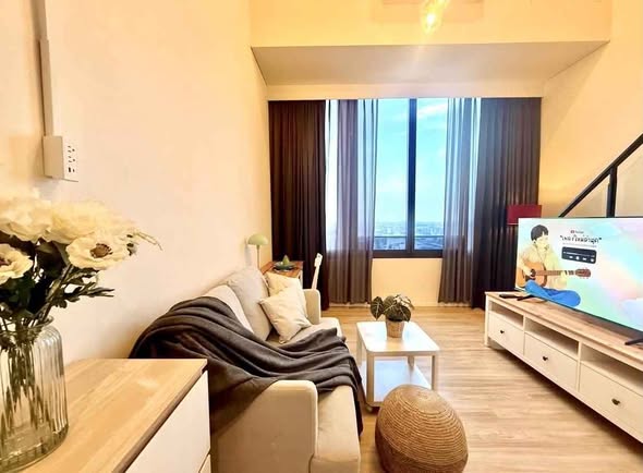 living room and bedroom of Ramada by Wyndham Bangkok Sukhumvit 87