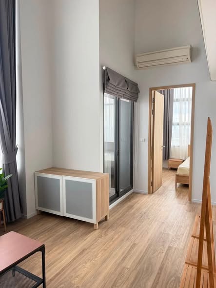 bedroom and room interior of Ramada Plaza by Wyndham Bangkok Sukhumvit 48