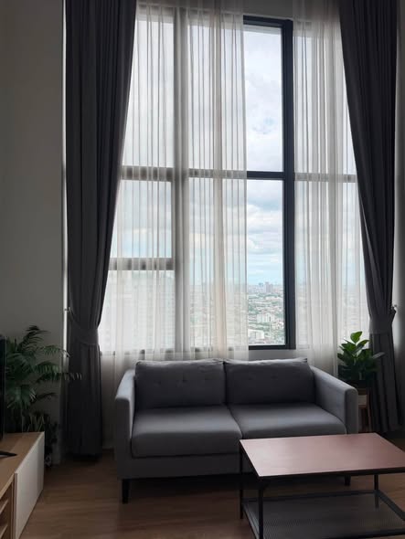 living room of Ramada Plaza by Wyndham Bangkok Sukhumvit 48