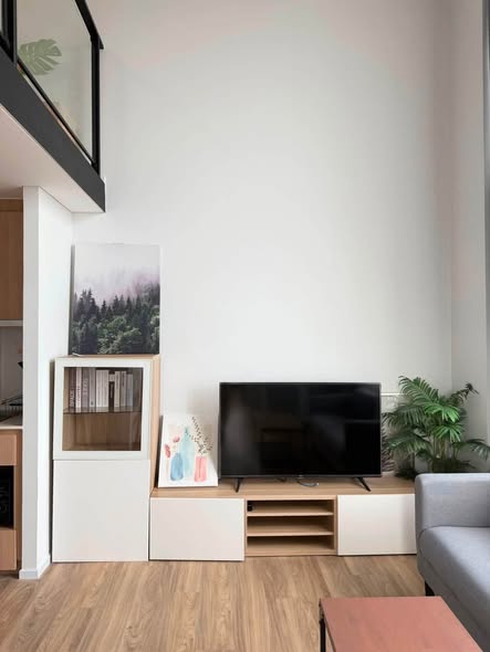 living room and room interior of Ramada Plaza by Wyndham Bangkok Sukhumvit 48
