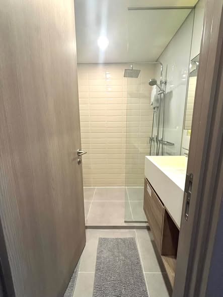 room interior and bathroom of RAMADA RESIDENCE SUKHUMVIT 87