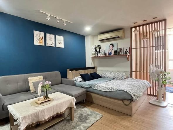 bedroom and living room of Ratchada City 18 Condo