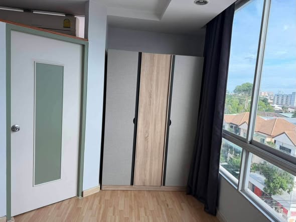 bedroom and room interior of Ratchada City 18 Condo