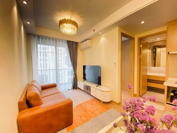 bedroom and living room of Regal Condo Sathon – Naradhiwas