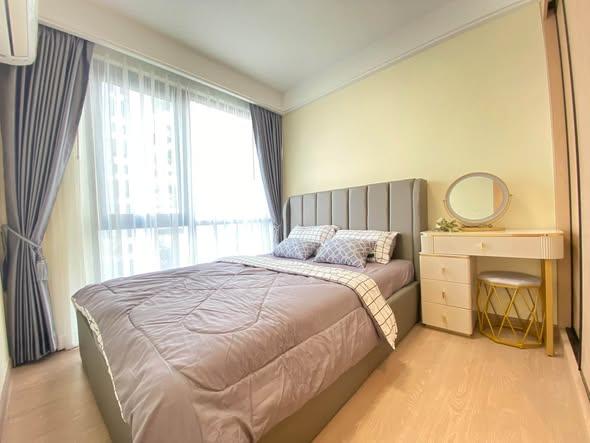 bedroom of Regal Sathon-Naradhiwas