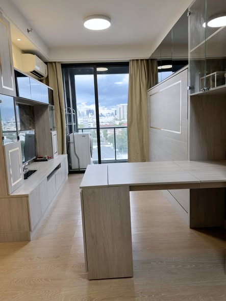 room interior and bathroom of Regal Sathon-Naradhiwas