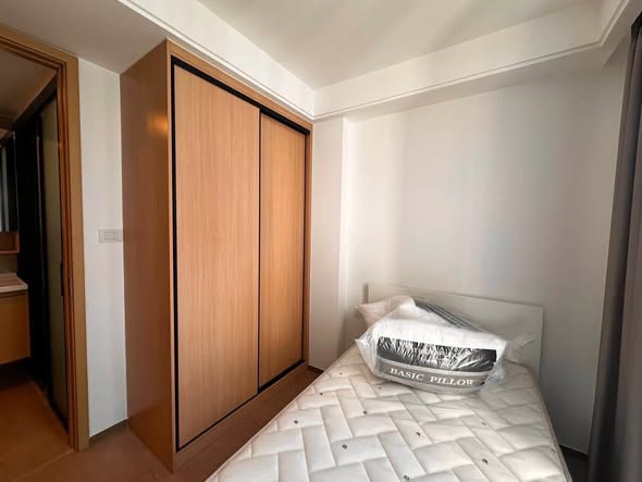bedroom and room interior of Regal Srinakarin 40