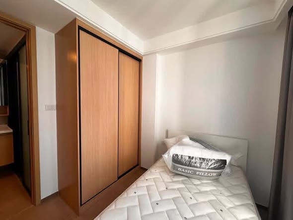 bedroom and room interior of Regal Srinakarin 40