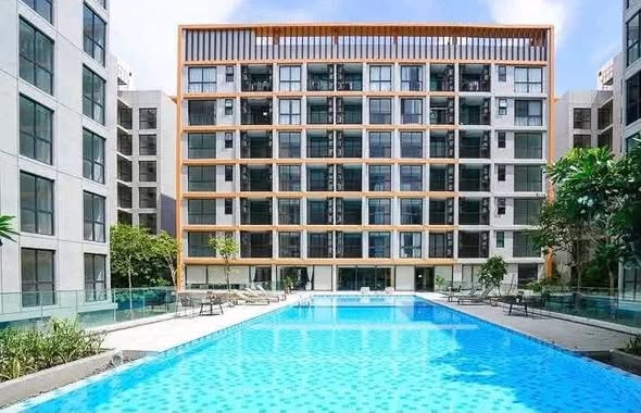 pool of Regal Srinakarin 40