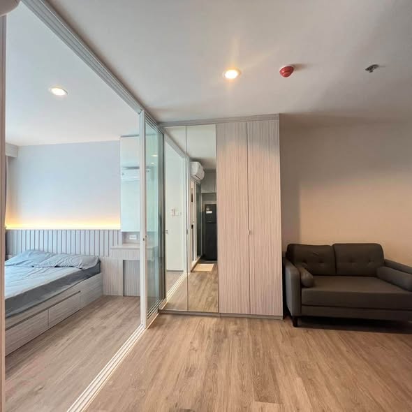 bedroom and room interior of Regent Home Bangna (รีเจ้นท์โฮม บางนา)
