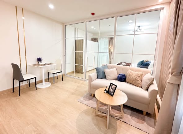 room interior of Regent Home Bangson 27