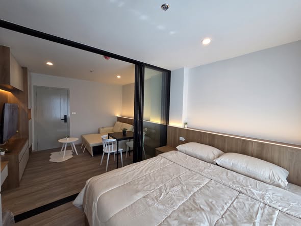 bedroom and room interior of Regent Home Bangson 28