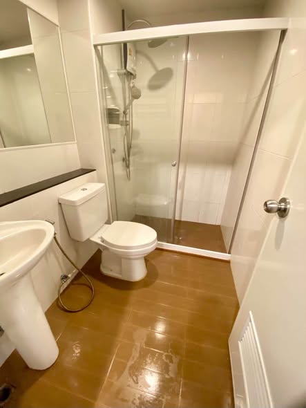 room interior and bathroom of Regent Home Sukhumvit 81