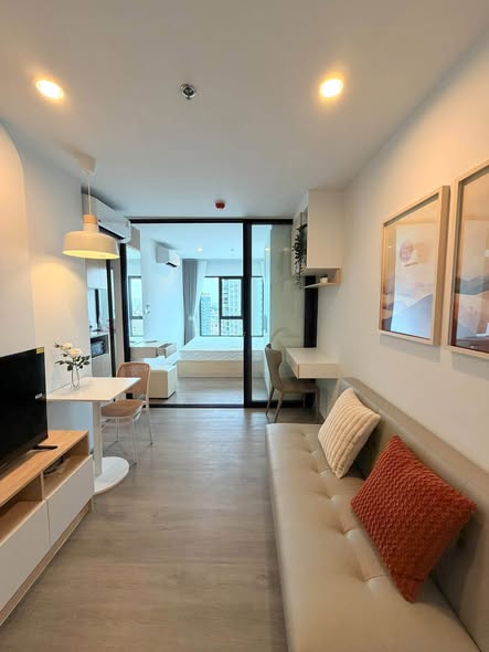 living room and room interior of Regent Home Wutthakat