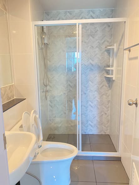 room interior and bathroom of Regent Home Wutthakat