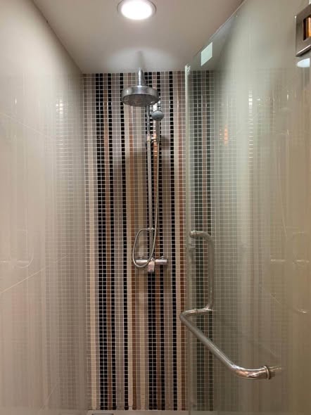 room interior and bathroom of Rende Sukhumvit 23