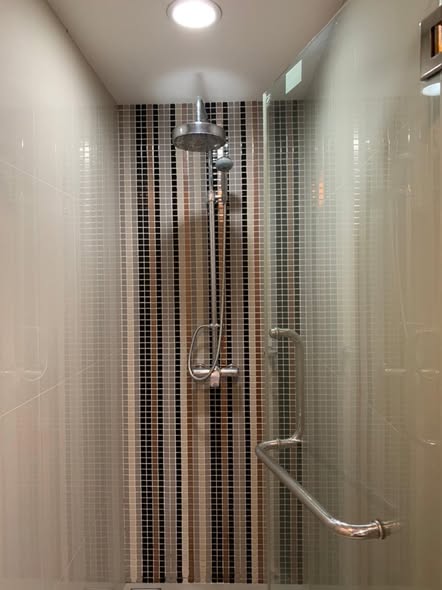 room interior and bathroom of Rende Sukhumvit 23
