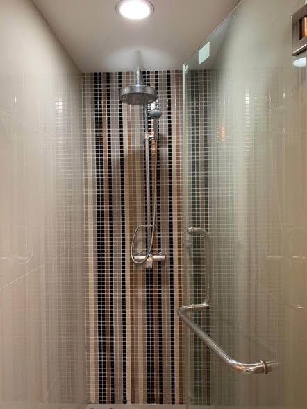 room interior and bathroom of Rende Sukhumvit 23