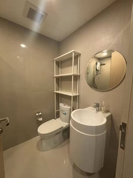 bathroom of Rhythm Asoke 2
