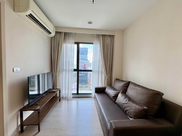 bedroom and living room of Rhythm Asoke 2