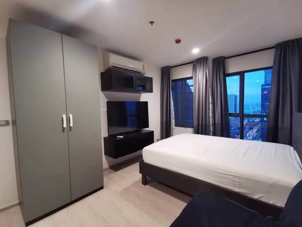 bedroom and room interior of Rhythm Asoke 2