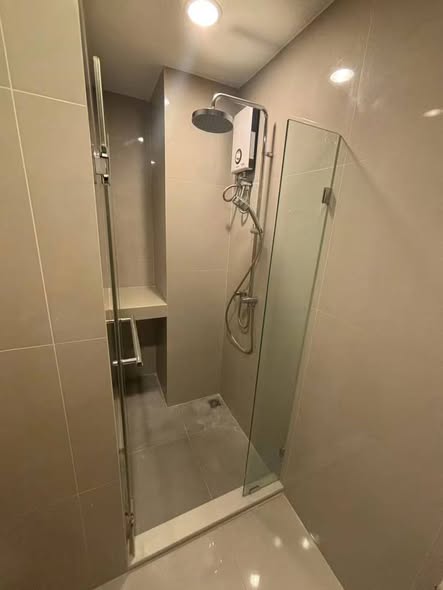 room interior and bathroom of Rhythm Asoke 2