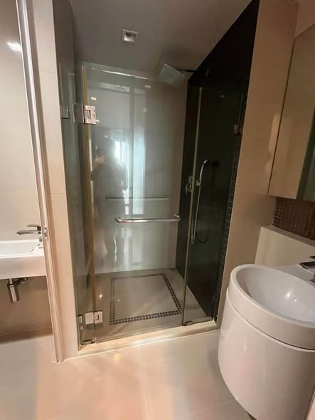 room interior and bathroom of RHYTHM Phahon-Ari