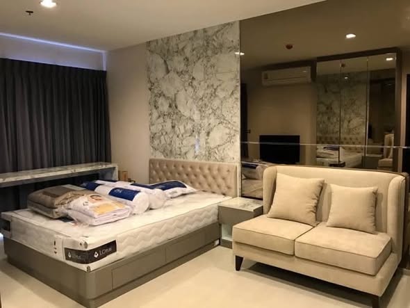 bedroom of Rhythm Sukhumvit 36-38