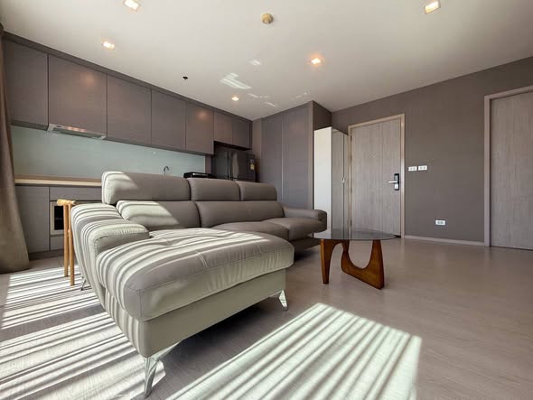 bedroom and living room of Rhythm Sukhumvit 36-38