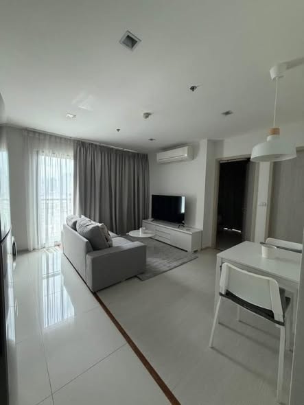 bedroom and living room of Rhythm Sukhumvit 36-38