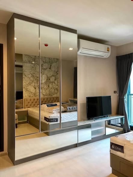 bedroom and room interior of Rhythm Sukhumvit 36-38