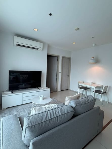 living room of Rhythm Sukhumvit 36-38