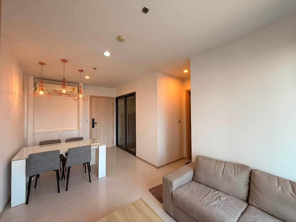 living room of Rhythm Sukhumvit 42