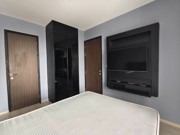 bedroom and room interior of RHYTHM Sukhumvit 44/1