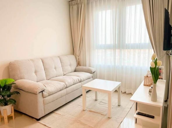 living room and bedroom of Rich Park Chao Phraya