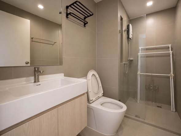 bathroom of Rich Park Triple Station