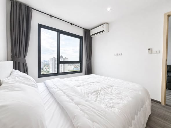 bedroom of Rich Park Triple Station
