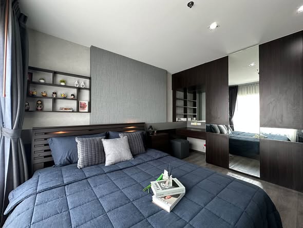 bedroom of Rich Park Triple Station