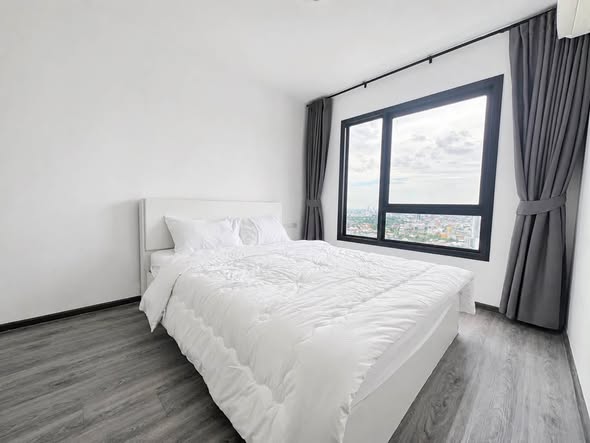 bedroom of Rich Park Triple Station