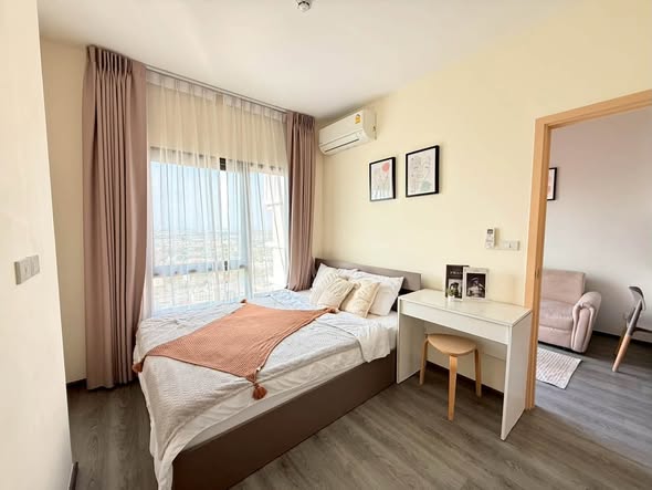 bedroom of Rich Park Triple Station