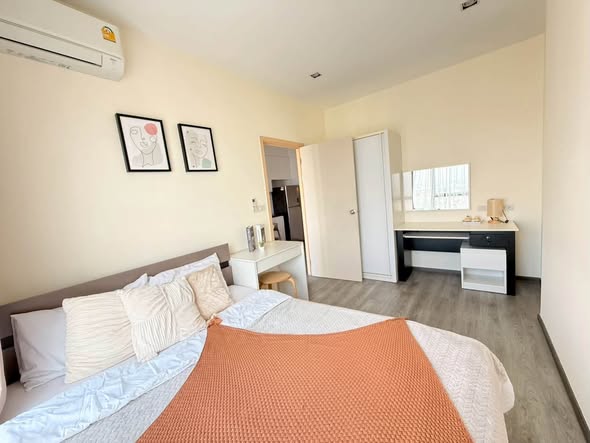 bedroom of Rich Park Triple Station