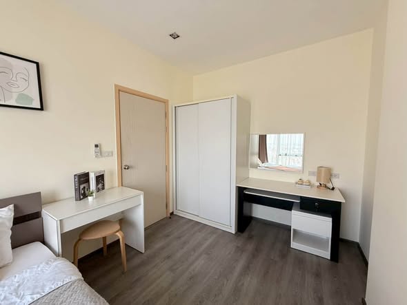 bedroom of Rich Park Triple Station