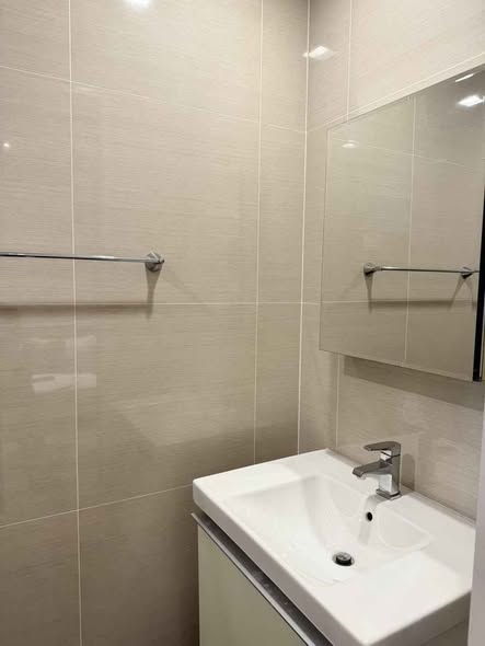 room interior and bathroom of อัพเอกมัยคอนโดมิเนียม