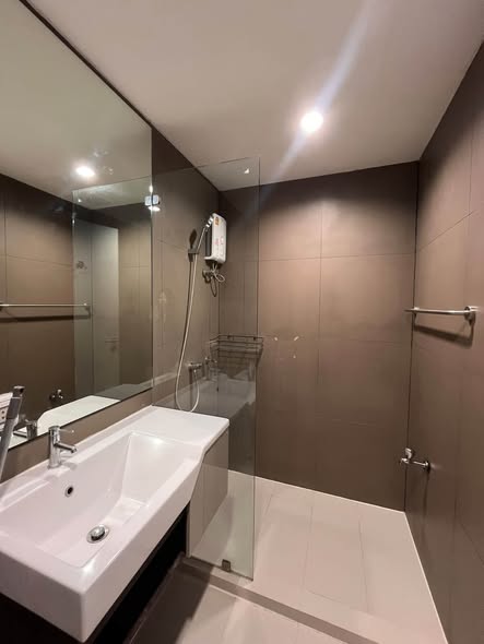 room interior and bathroom of อัพเอกมัยคอนโดมิเนียม