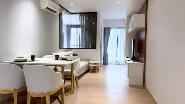 Runesu Thonglor 5 (รูเนะสุ ทองหล่อ 5)