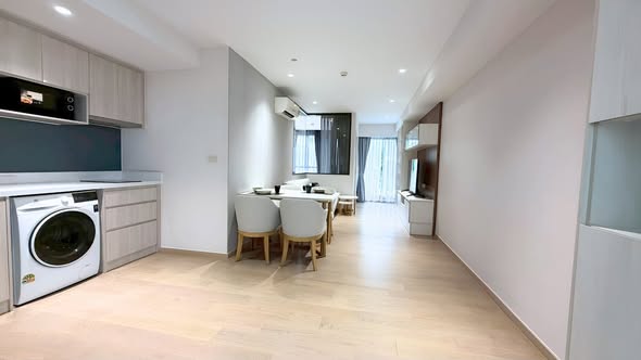 Runesu Thonglor 5 (รูเนะสุ ทองหล่อ 5)
