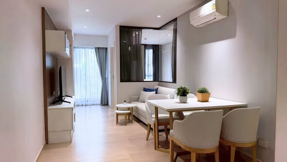 Runesu Thonglor 5 (รูเนะสุ ทองหล่อ 5)
