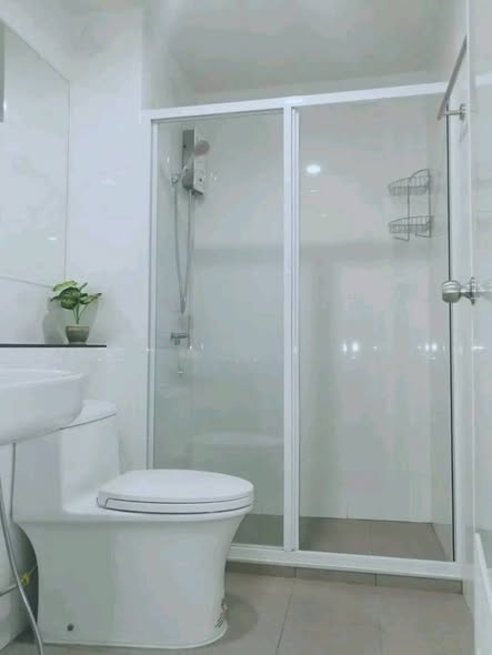 bathroom of RYE Talat Phlu